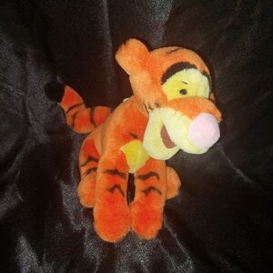 Vintage Disneyland Tigger Plush 16 Inch soft Nwt
